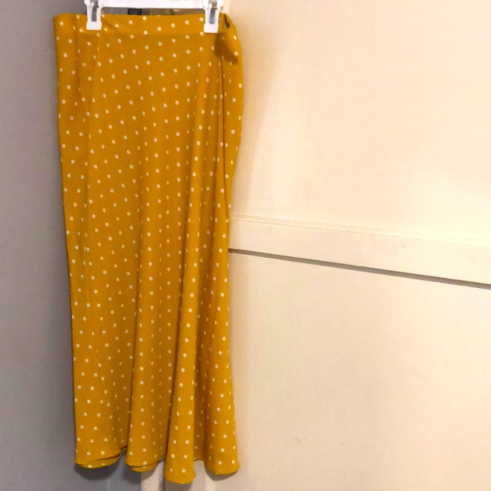 Cute Yellow and polka dot skirt